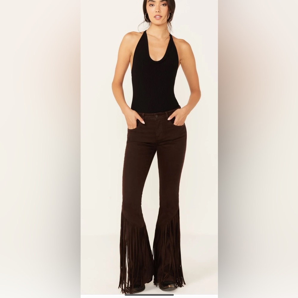 IDYLLWIND by Miranda Lambert 

COFFEE BEAN MID RISE REBEL FRINGE BOOT CUT JEANS